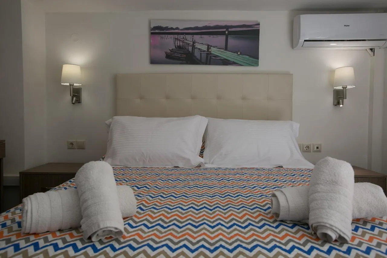 City Life Hotel Iraklio 3*,